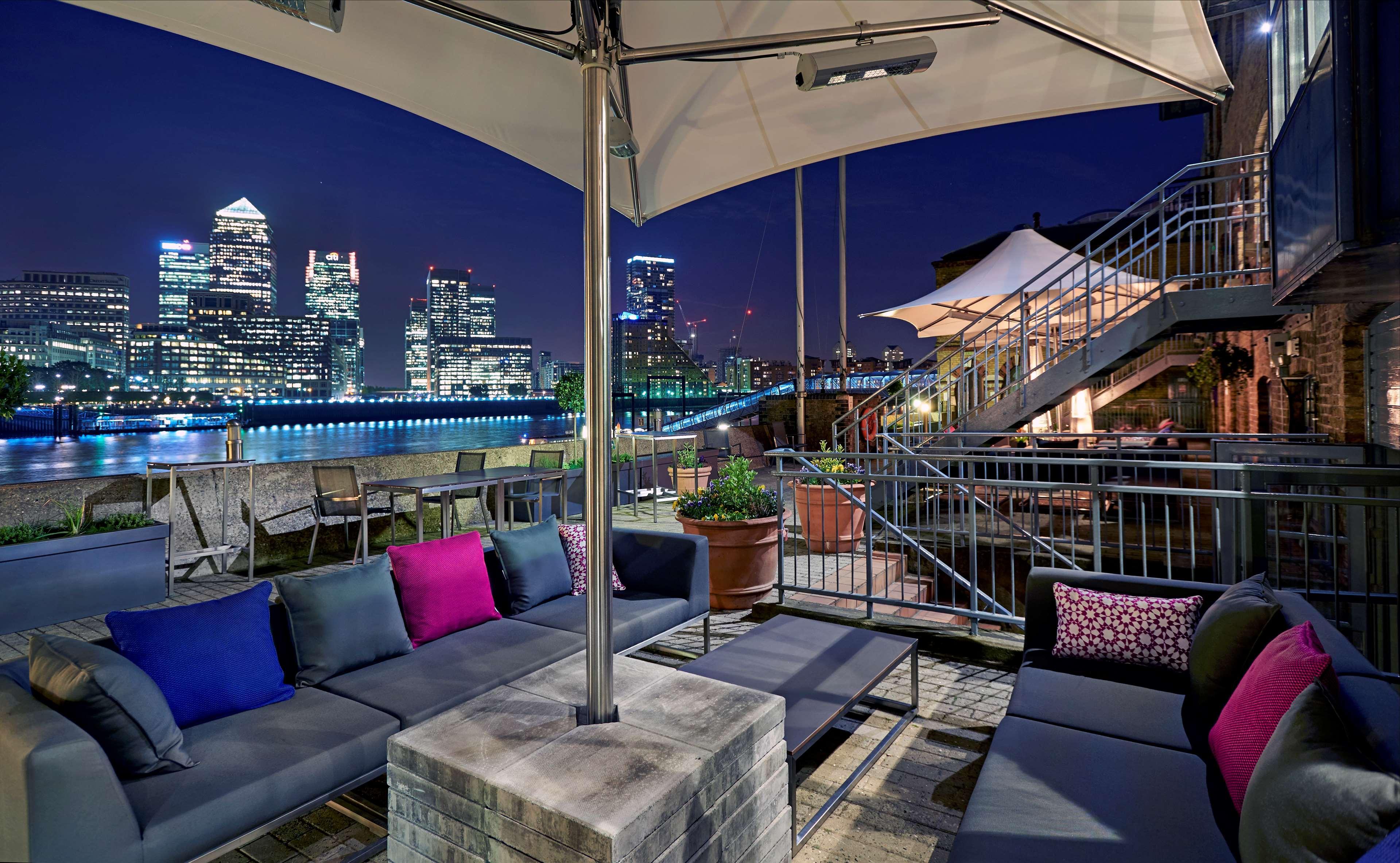 Doubletree By Hilton London - Docklands Riverside Exterior photo