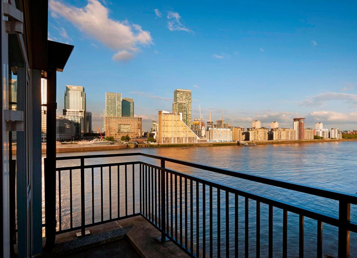 Doubletree By Hilton London - Docklands Riverside Exterior photo